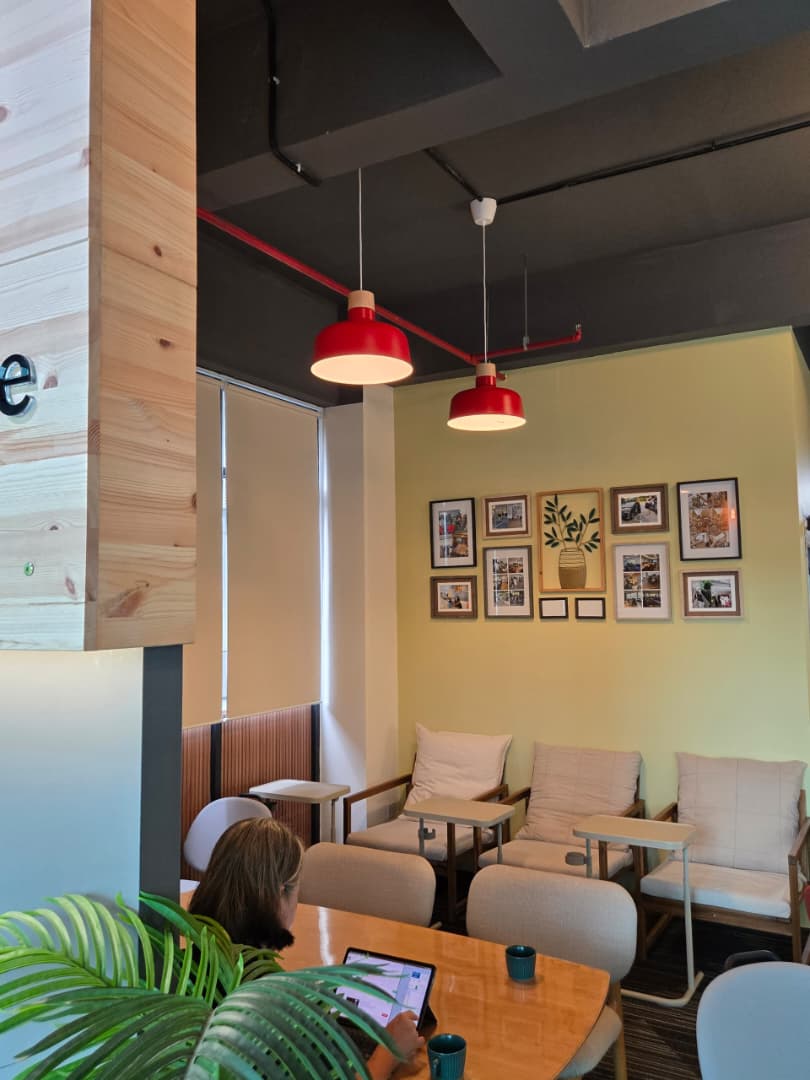 Additional lounge seating