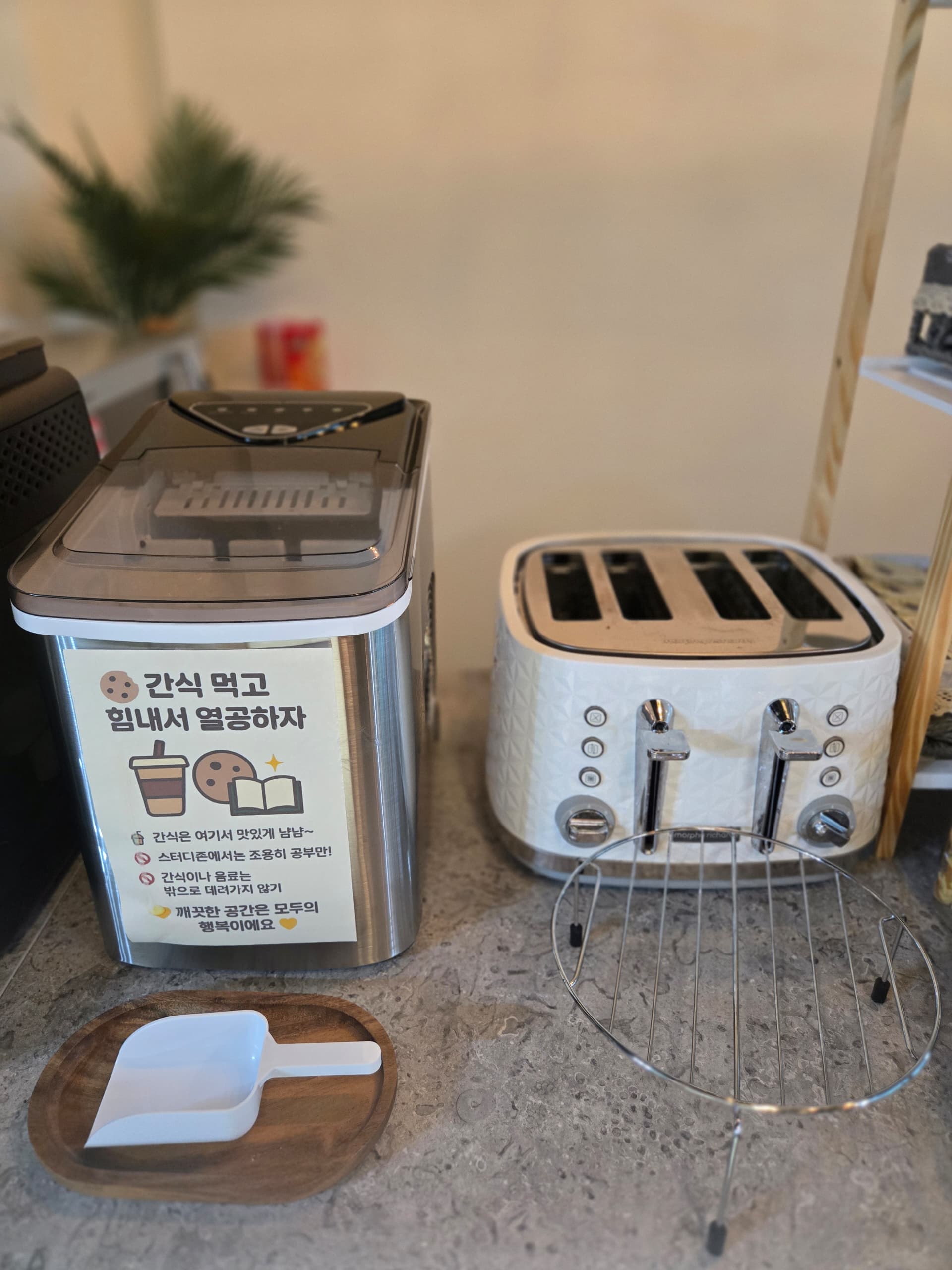 Snack station